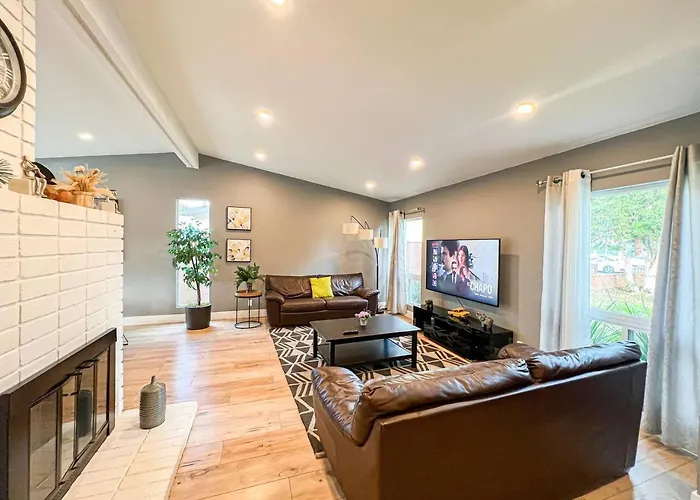 Lovely 4Br Family Haven With Pool And Backyard -Fal-Uc